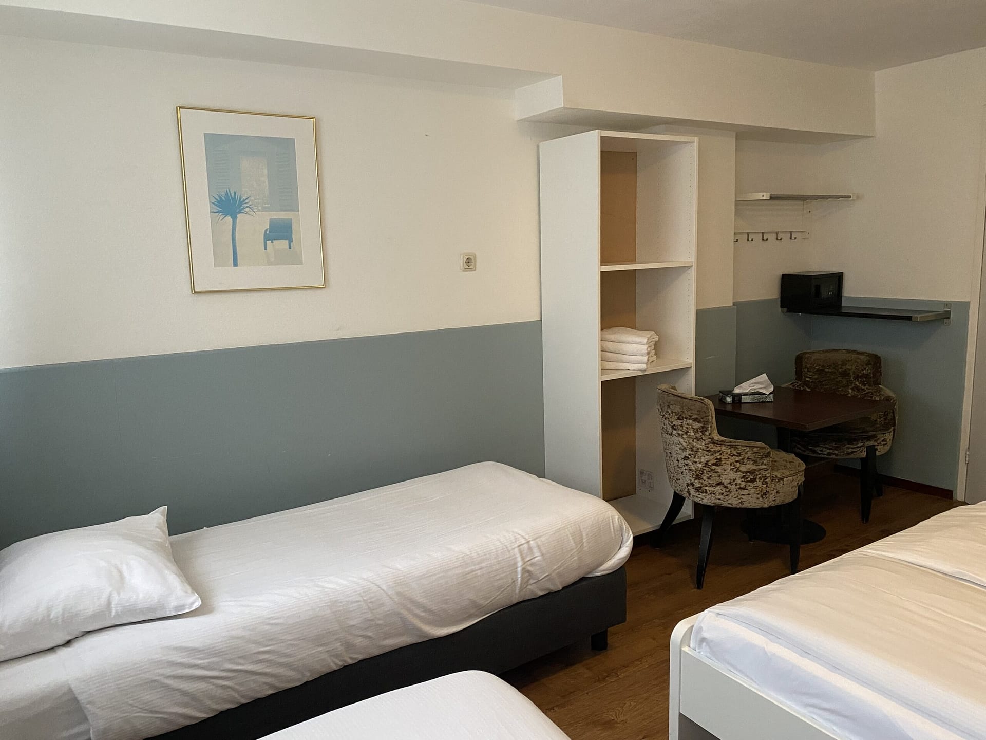 Quad 4 persons room amenities Sphinx Hotel Amsterdam