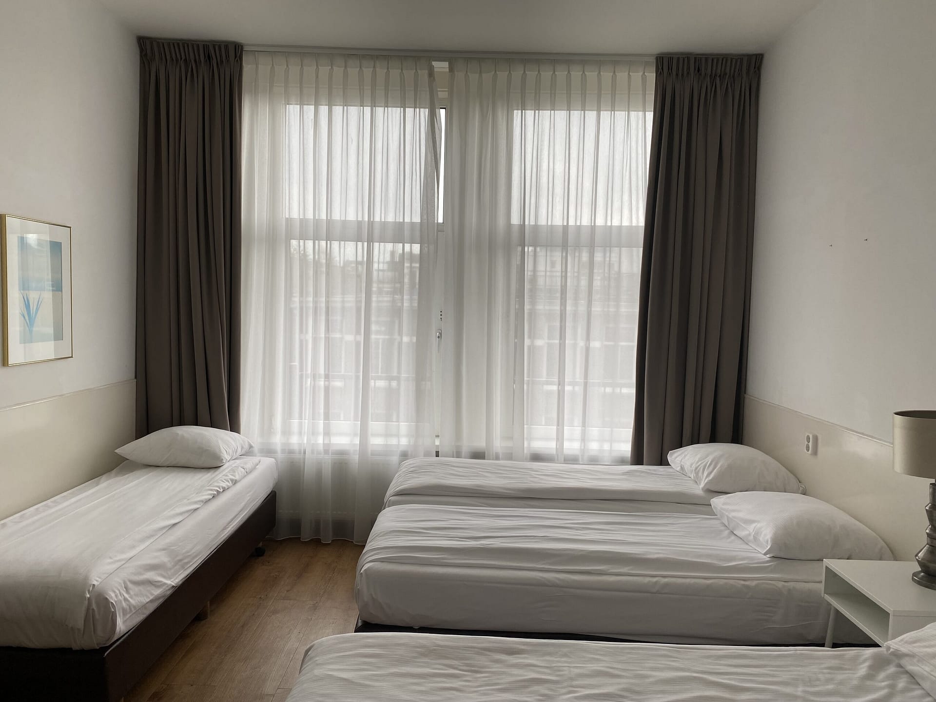 Quintuple room, 4 beds visible window Sphinx Hotel Amsterdam