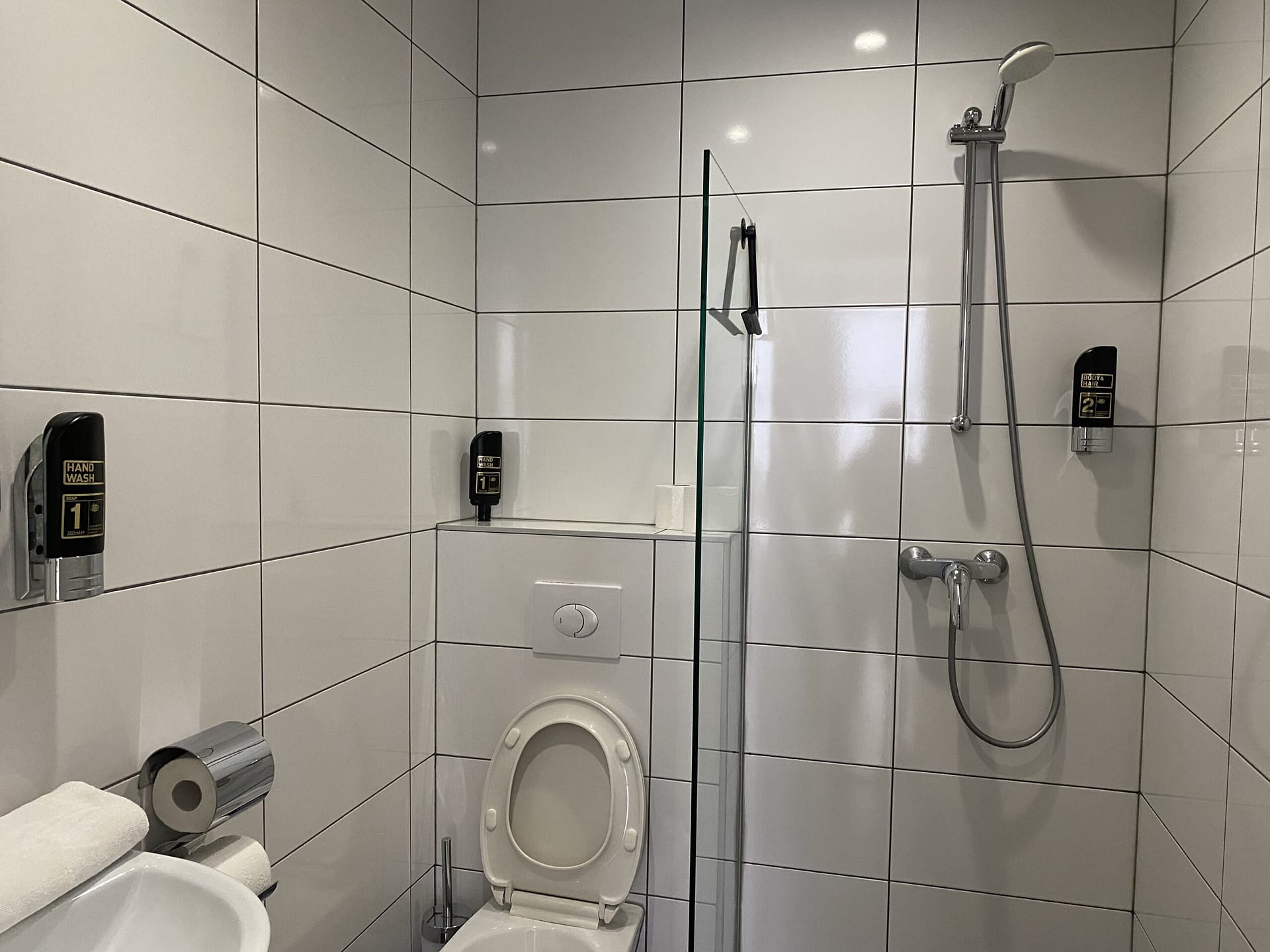 Quintuple 5 persons bathroom Sphinx hotel Amsterdam