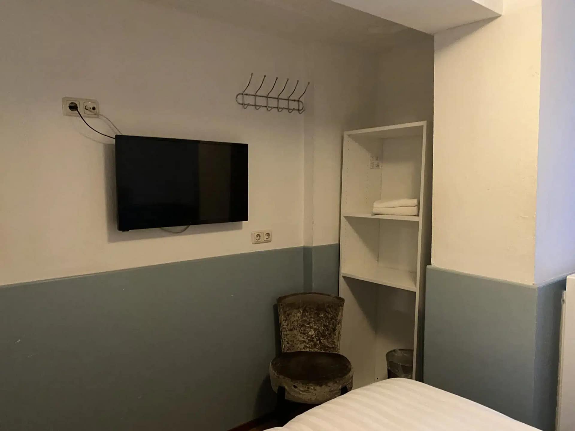 Standard double room amenities Sphinx Hotel Amsterdam